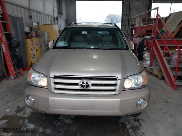 2005 Toyota Highlander with VIN JTEDP21A750075961, listed as a IAAI auction lot 41252234 with 139,777 mi miles. Bid and sale history available at carsss.com. Image 6.