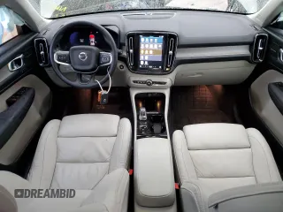 2023 Volvo XC40 Ultimate Dark Theme z VIN YV4L12UX9P2068547, wystawiony jako Copart lot #47006075 z przebiegiem 27 126 mil mil oraz Szkoda całkowita • Salvage title. Historia ofert i sprzedaży dostępna na DreamBid. Obrazek 8.