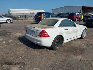 1999 Mercedes-Benz SLK-Class with VIN WDBKK47F1XF086364, listed as a IAAI auction lot 42124466 with 177,104 mi miles. Bid and sale history available at carsss.com. Image 4.