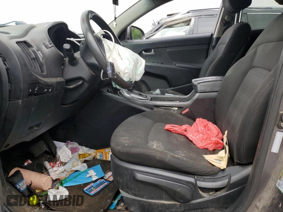 2012 Kia Sportage LX z VIN KNDPB3A20C7217165, wystawiony jako Copart lot #60999525 z przebiegiem 128 231 mil mil oraz Szkoda całkowita • Salvage title. Historia ofert i sprzedaży dostępna na DreamBid. Obrazek 7.