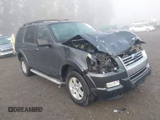 2010 Ford Explorer XLT z VIN 1FMEU7DE6AUA38380, wystawiony jako IAAI lot #41010836 z przebiegiem 168 937 mil mil oraz . Historia ofert i sprzedaży dostępna na DreamBid. Obrazek 1.