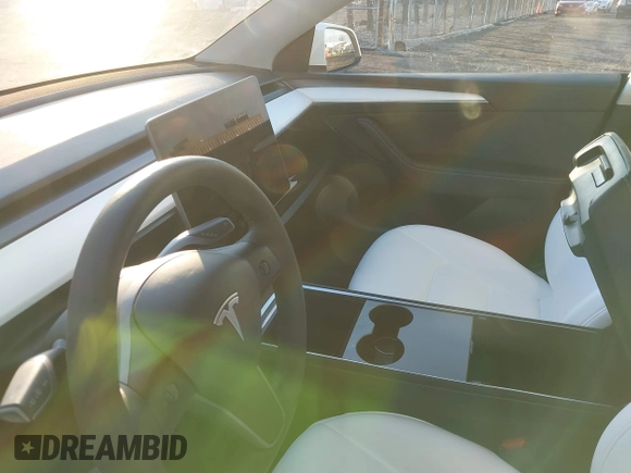 2024 Tesla Model Y с VIN 7SAYGDED5RF010087, выставлен на аукционе IAAI как лот 41312466 с пробегом Не указан миль и . История ставок и продаж доступна на DreamBid. Изображение 15.
