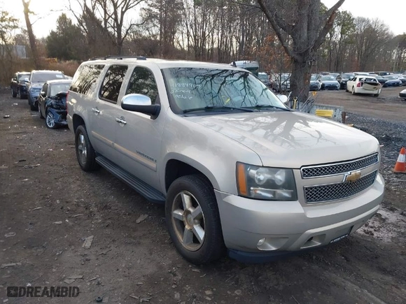 2007 Chevrolet Suburban LTZ with VIN 3GNFK16397G292093, listed as a IAAI auction lot 41884909 with 160,842 mi miles. Bid and sale history available at carsss.com. Image 1.
