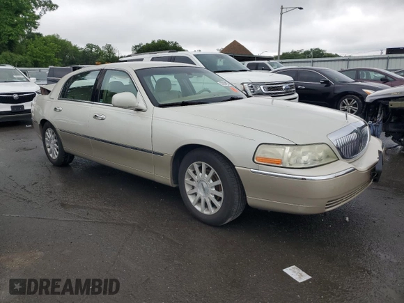 2006 Lincoln Town Car Signature z VIN 1LNHM81WX6Y645415, wystawiony jako Copart lot #57939425 z przebiegiem 91 829 mil mil oraz Szkoda całkowita • Salvage title. Historia ofert i sprzedaży dostępna na DreamBid. Obrazek 4.