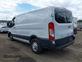 2020 Ford Transit Cargo z VIN 1FTBR2Y80LKB22354, wystawiony jako IAAI lot #42347579 z przebiegiem 64 513 mil mil oraz . Historia ofert i sprzedaży dostępna na DreamBid. Obrazek 3.