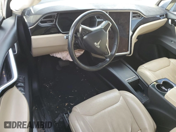 2016 Tesla Model X 70D z VIN 5YJXCBE25GF016928, wystawiony jako Copart lot #83615564 z przebiegiem Nie podano mil oraz Szkoda całkowita • Salvage title. Historia ofert i sprzedaży dostępna na DreamBid. Obrazek 8.