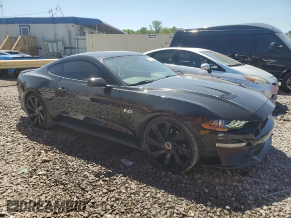 2018 Ford Mustang GT z VIN 1FA6P8CF0J5179879, wystawiony jako Copart lot #57986645 z przebiegiem 63 354 mil mil oraz Szkody całkowita. Historia ofert i sprzedaży dostępna na DreamBid. Obrazek 4.