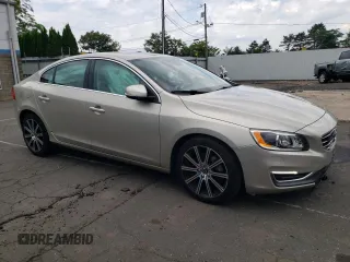 2018 Volvo S60 Inscription Platinum with VIN LYV402TM4JB165792, listed as a Copart auction lot 63076324 with 20,033 mi miles and Salvage Title. Bid and sale history available at carsss.com. Image 4.