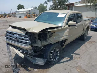 2017 Toyota Tacoma SR5 z VIN 3TMAZ5CN8HM039863, wystawiony jako IAAI lot #42384198 z przebiegiem 53 142 mil mil oraz . Historia ofert i sprzedaży dostępna na DreamBid. Obrazek 20.