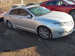 2016 Lincoln MKZ z VIN 3LN6L2JK0GR616459, wystawiony jako IAAI lot #41695490 z przebiegiem 108 052 mil mil oraz . Historia ofert i sprzedaży dostępna na DreamBid. Obrazek 1.
