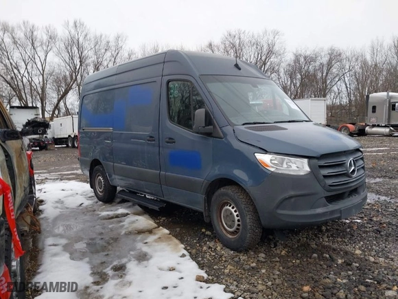 2019 Mercedes-Benz Sprinter Cargo Van with VIN WD4PF0CD8KP033159, listed as a IAAI auction lot 41476240 with 75,521 mi miles. Bid and sale history available at carsss.com. Image 1.
