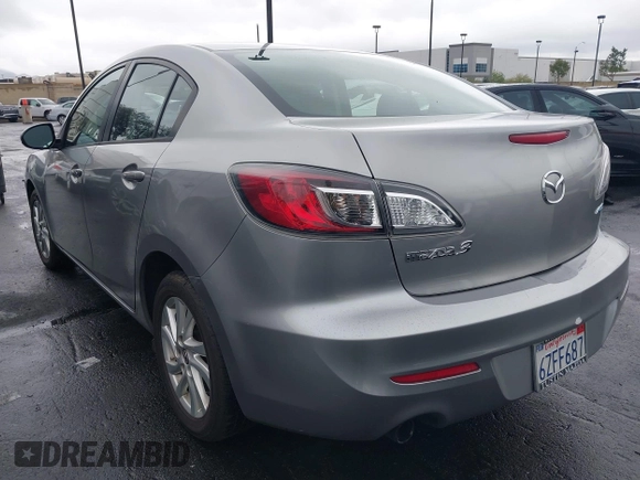 2013 Mazda 3 i Touring z VIN JM1BL1VP9D1776008, wystawiony jako IAAI lot #42185317 z przebiegiem 174 085 mil mil oraz . Historia ofert i sprzedaży dostępna na DreamBid. Obrazek 3.