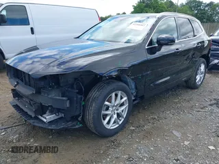 2018 Volvo XC60 Momentum z VIN YV4102RKXJ1002352, wystawiony jako IAAI lot #42260387 z przebiegiem 68 023 mil mil oraz . Historia ofert i sprzedaży dostępna na DreamBid. Obrazek 2.