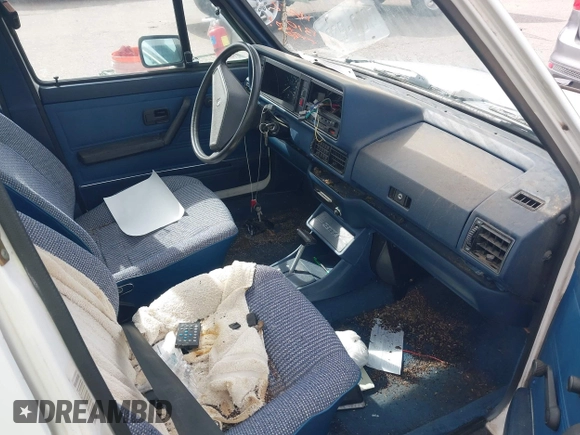 1982 Volkswagen Jetta z VIN WVWGA9161CW521961, wystawiony jako IAAI lot #42373314 z przebiegiem 52 051 mil mil oraz . Historia ofert i sprzedaży dostępna na DreamBid. Obrazek 5.