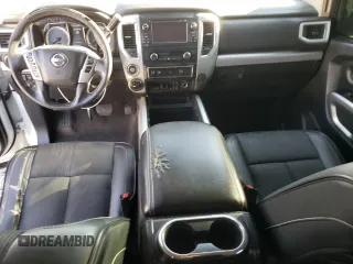 2017 Nissan Titan Pro-4X z VIN 1N6BA1F42HN571085, wystawiony jako Copart lot #49859795 z przebiegiem 163 835 mil mil oraz Tytuł czysty. Historia ofert i sprzedaży dostępna na DreamBid. Obrazek 8.
