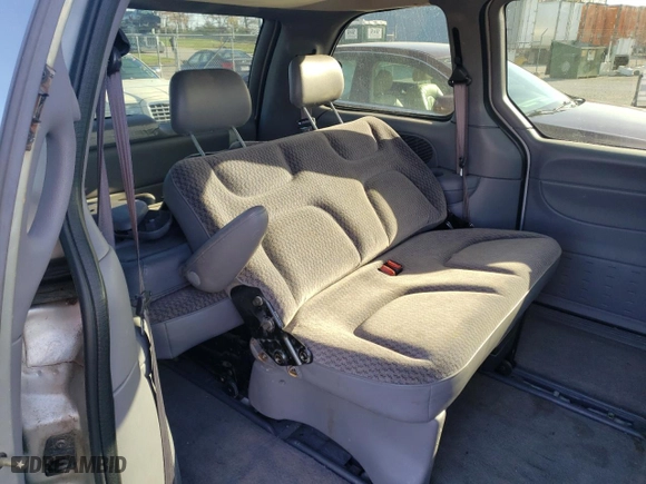 2000 Dodge Caravan with VIN 2B4GP2534YR691590, listed as a Copart auction lot 64574561 with 279,335 mi miles and Clean Title. Bid and sale history available at carsss.com. Image 6.