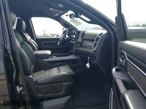 2024 Ram 2500 Laramie z VIN 3C6UR5FL3RG141327, wystawiony jako IAAI lot #41390825 z przebiegiem 8 002 mil mil oraz . Historia ofert i sprzedaży dostępna na DreamBid. Obrazek 5.