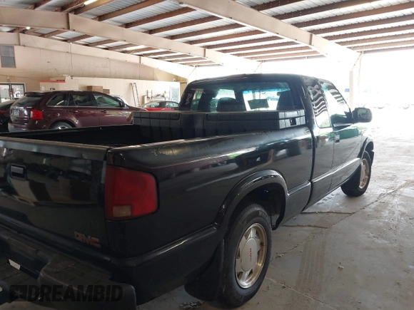 2002 GMC Sonoma SL Fleet z VIN 1GTCS19W828197766, wystawiony jako IAAI lot #42226732 z przebiegiem 238 945 mil mil oraz . Historia ofert i sprzedaży dostępna na DreamBid. Obrazek 4.