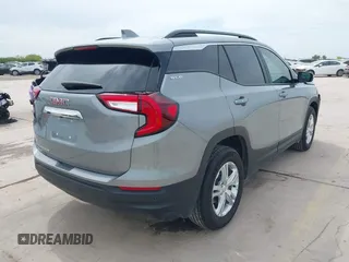 2024 GMC Terrain SLE z VIN 3GKALMEG7RL263549, wystawiony jako IAAI lot #42055302 z przebiegiem 8 023 mil mil oraz . Historia ofert i sprzedaży dostępna na DreamBid. Obrazek 4.
