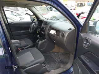 2013 Jeep Patriot Latitude z VIN 1C4NJRFB6DD190241, wystawiony jako IAAI lot #41672362 z przebiegiem 125 367 mil mil oraz . Historia ofert i sprzedaży dostępna na DreamBid. Obrazek 5.