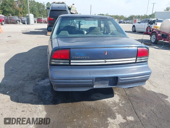 1997 Oldsmobile Cutlass Supreme S z VIN 1G3WH52M3VF338576, wystawiony jako IAAI lot #40573770 z przebiegiem 105 806 mil mil oraz . Historia ofert i sprzedaży dostępna na DreamBid. Obrazek 16.