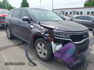 2022 Kia Sorento LX z VIN 5XYRG4LC9NG091772, wystawiony jako IAAI lot #42092771 z przebiegiem 6 753 mil mil oraz . Historia ofert i sprzedaży dostępna na DreamBid. Obrazek 1.