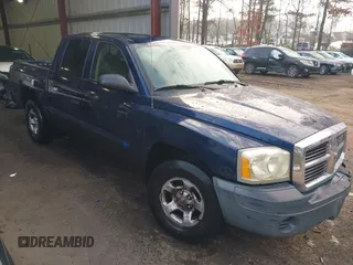 2005 Dodge Dakota ST with VIN 1D7HE28K85S147304, listed as a IAAI auction lot 41202595 with 209,017 mi miles and . Bid and sale history available at carsss.com. Image 1.