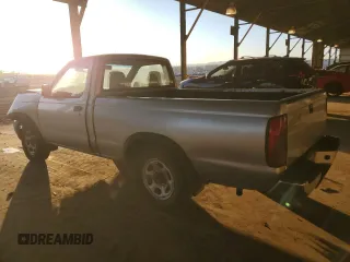 2000 Nissan Frontier XE z VIN 1N6DD21S5YC340513, wystawiony jako Copart lot #89018755 z przebiegiem 237 418 mil mil oraz Szkoda całkowita • Salvage title. Historia ofert i sprzedaży dostępna na DreamBid. Obrazek 2.