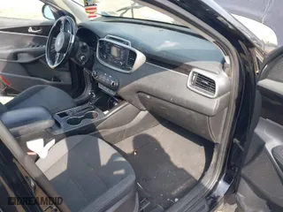 2016 Kia Sorento LX with VIN 5XYPG4A3XGG064013, listed as a IAAI auction lot 41768803 with 140,259 mi miles. Bid and sale history available at carsss.com. Image 5.