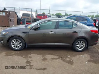 2013 Kia Optima LX z VIN 5XXGM4A7XDG253871, wystawiony jako IAAI lot #42357838 z przebiegiem 122 229 mil mil oraz . Historia ofert i sprzedaży dostępna na DreamBid. Obrazek 14.