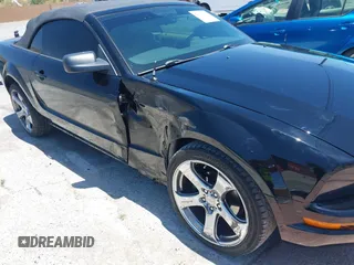 2005 Ford Mustang Deluxe with VIN 1ZVHT84N655208101, listed as a IAAI auction lot 42546747 with 68,918 mi miles and . Bid and sale history available at DreamBid. Image 6.