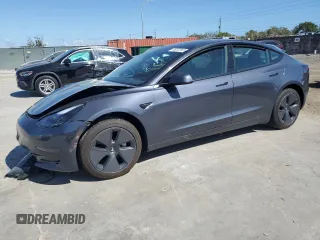 2023 Tesla Model 3 z VIN 5YJ3E1EA0PF407768, wystawiony jako Copart lot #45232555 z przebiegiem 8903 mil mil oraz Nie do naprawy. Historia ofert i sprzedaży dostępna na DreamBid. Obrazek 1.