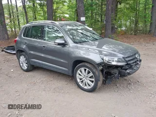 2013 Volkswagen Tiguan SEL z VIN WVGBV7AX1DW000375, wystawiony jako IAAI lot #42084735 z przebiegiem 42 816 mil mil oraz . Historia ofert i sprzedaży dostępna na DreamBid. Obrazek 1.