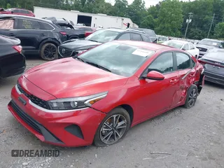2023 Kia Forte LXS z VIN 3KPF24AD8PE582105, wystawiony jako IAAI lot #42366608 z przebiegiem 61 455 mil mil oraz . Historia ofert i sprzedaży dostępna na DreamBid. Obrazek 2.
