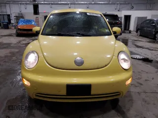 2004 Volkswagen New Beetle Coupe GL with VIN 3VWBK31C74M414664, listed as a Copart auction lot 46487855 with 104,561 mi miles and Salvage Title. Bid and sale history available at carsss.com. Image 5.