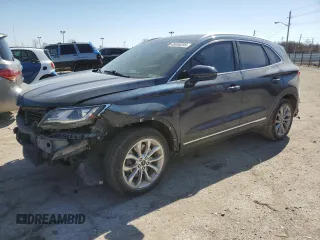 2017 Lincoln MKC Select z VIN 5LMCJ2D99HUL00633, wystawiony jako Copart lot #48498295 z przebiegiem 122 621 mil mil oraz Nie do naprawy. Historia ofert i sprzedaży dostępna na DreamBid. Obrazek 1.