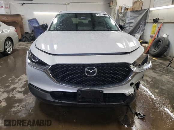 2024 Mazda CX-30 S Select Sport z VIN 3MVDMBBM1RM715881, wystawiony jako Copart lot #43393485 z przebiegiem 2535 mil mil oraz Szkody całkowita. Historia ofert i sprzedaży dostępna na DreamBid. Obrazek 5.