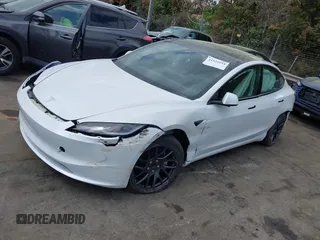 2025 Tesla Model 3 Long Range z VIN 5YJ3E1EAXSF929042, wystawiony jako IAAI lot #41929594 z przebiegiem 116 mil mil oraz . Historia ofert i sprzedaży dostępna na DreamBid. Obrazek 22.