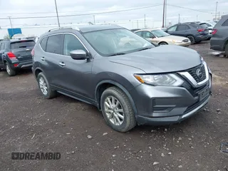 2018 Nissan Rogue SV z VIN KNMAT2MV4JP617844, wystawiony jako IAAI lot #42142365 z przebiegiem 54 001 mil mil oraz . Historia ofert i sprzedaży dostępna na DreamBid. Obrazek 1.