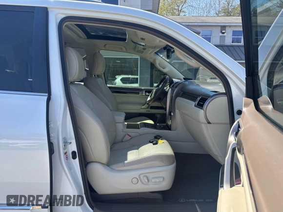 2014 Lexus GX with VIN JTJBM7FX1E5090308, listed as a IAAI auction lot 42130546 with 132,247 mi miles. Bid and sale history available at carsss.com. Image 5.