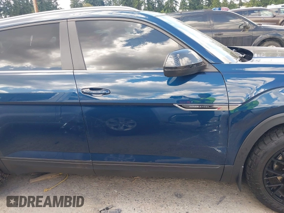 2020 Volkswagen Atlas with VIN 1V21C2CAXLC213034, listed as a IAAI auction lot 42649872 with 72,564 mi miles and . Bid and sale history available at DreamBid. Image 13.