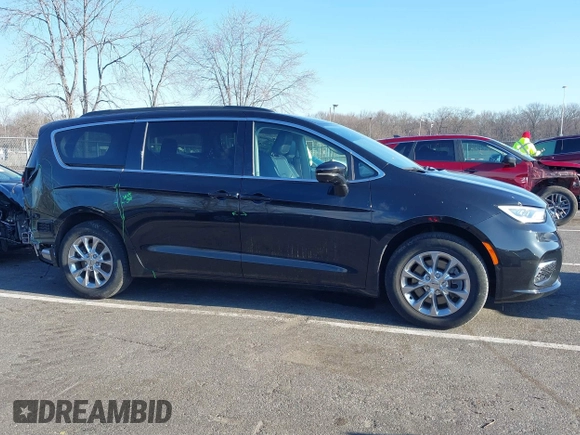 2022 Chrysler Pacifica Touring L z VIN 2C4RC3BG7NR227967, wystawiony jako IAAI lot #41620189 z przebiegiem 33 052 mil mil oraz . Historia ofert i sprzedaży dostępna na DreamBid. Obrazek 13.