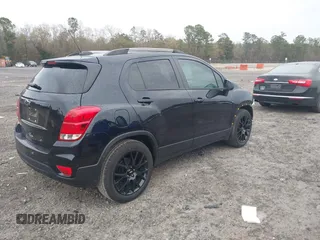 2022 Chevrolet Trax LT with VIN KL7CJLSM1NB513245, listed as a IAAI auction lot 41281243 with 23,686 mi miles. Bid and sale history available at carsss.com. Image 4.