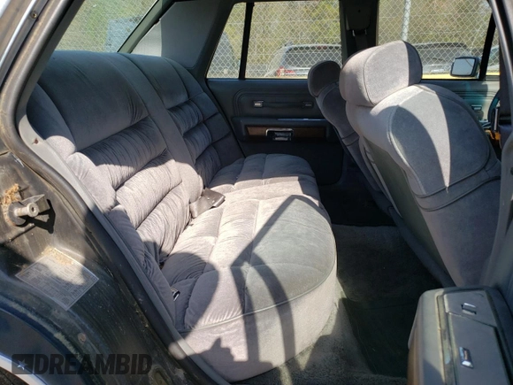 1988 Mercury Grand Marquis GS z VIN 2MEBM74F3JX707373, wystawiony jako Copart lot #53880905 z przebiegiem 5 540 mil mil oraz Czysty tytuł • Clean title. Historia ofert i sprzedaży dostępna na DreamBid. Obrazek 10.
