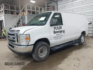 2014 Ford Econoline Cargo Commercial z VIN 1FTNE2EW8EDB01271, wystawiony jako IAAI lot #42211279 z przebiegiem 109 993 mil mil oraz . Historia ofert i sprzedaży dostępna na DreamBid. Obrazek 2.