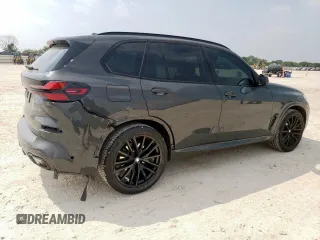2025 BMW X5 xDrive40i z VIN 5UX23EU02S9Z67262, wystawiony jako Copart lot #56757915 z przebiegiem 2 538 mil mil oraz Szkoda całkowita • Salvage title. Historia ofert i sprzedaży dostępna na DreamBid. Obrazek 3.