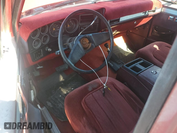 1987 Chevrolet Blazer z VIN 1GNEV18K6HF177428, wystawiony jako Copart lot #76925604 z przebiegiem 71 619 mil mil oraz Czysty tytuł • Clean title. Historia ofert i sprzedaży dostępna na DreamBid. Obrazek 8.