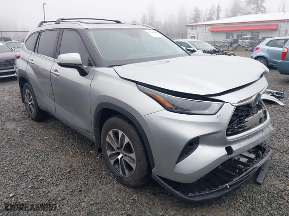 2023 Toyota Highlander Hybrid XLE with VIN 5TDKBRCH3PS118916, listed as a IAAI auction lot 41300848 with 23,981 mi miles. Bid and sale history available at carsss.com. Image 1.