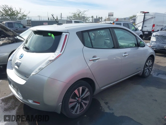 2015 Nissan LEAF SV with VIN 1N4AZ0CP1FC329225, listed as a IAAI auction lot 41403177 with 84,849 mi miles. Bid and sale history available at carsss.com. Image 4.