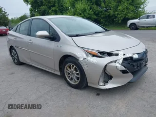 2017 Toyota Prius Plus z VIN JTDKARFP8H3057054, wystawiony jako IAAI lot #42535737 z przebiegiem 197 957 mil mil oraz . Historia ofert i sprzedaży dostępna na DreamBid. Obrazek 1.